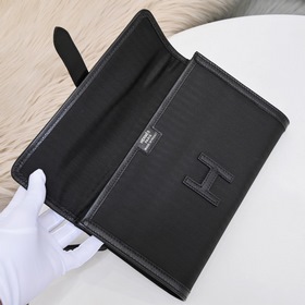 Hermes - новейшая модель мужской сумки изготовлена из специальной