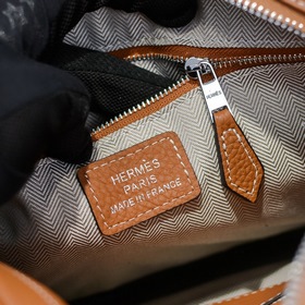 Hermes - новейшая модель мужской сумки Hermes изготовлена из кожи