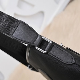 Мужская сумка через плечо Hermes Изготовлена из специальной водон
