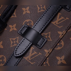 LV Полностью металлическая сумка Christopher Small Backpack Модел