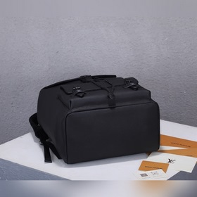 Рюкзак LV Модель： M58644 Эта сумка-рюкзак с двумя плечевыми ремня