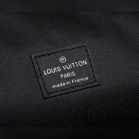Рюкзак LV Модель： M58644 Эта сумка-рюкзак с двумя плечевыми ремня
