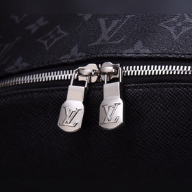 Рюкзак LV Discovery Модель： M30230 Сочетание ткани Monogram и кож