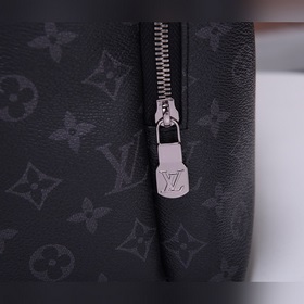Рюкзак LV Apollo Модель： M43186 Рюкзак Apollo изготовлен из мягко