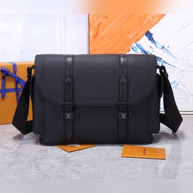 LV Модель M58476 Черная кожаная сумка Christopher из серии почтал