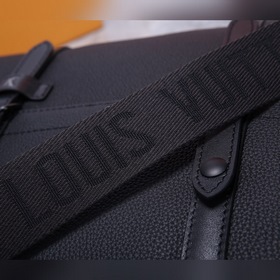 LV Модель M58476 Черная кожаная сумка Christopher из серии почтал