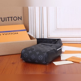 LV представляет новую модель сумки через плечо Outdoor из серии T