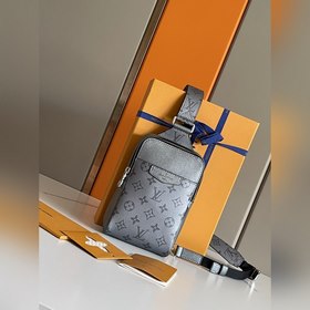 LV Модель M30833 серебристый Taigarama серия Outdoor сумка через