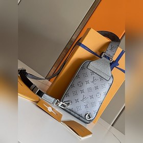 LV Модель M30833 серебристый Taigarama серия Outdoor сумка через