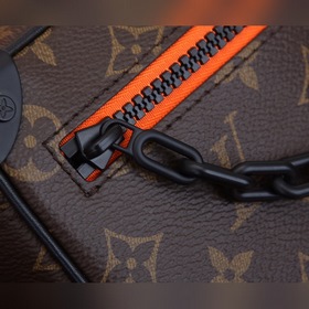 LV Mini Soft Trunk сумка на цепочке Модель： M80159 Эта сумка Min