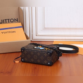 LV Mini Soft Trunk сумка на цепочке Модель： M80159 Эта сумка Min
