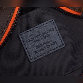LV Mini Soft Trunk сумка на цепочке Модель： M80159 Эта сумка Min