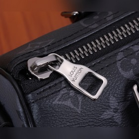 Дорожная сумка LV Keepall, модель： M45947 Эта сумка изготовлена и