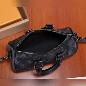 Дорожная сумка LV Keepall, модель： M45947 Эта сумка изготовлена и