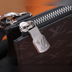 LV Полностью металлическая сумка через плечо для мужчин Модель： M