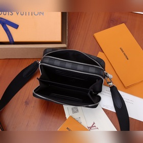 LV Сумка Alpha Wearable из цельнометаллической фурнитуры Модель： 