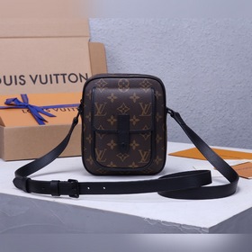 LV Мини-сумка Christopher из цельнометаллической фурнитуры Модель