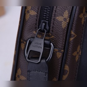 LV Мини-сумка Christopher из цельнометаллической фурнитуры Модель