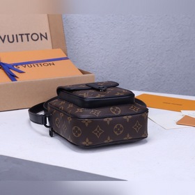 LV Мини-сумка Christopher из цельнометаллической фурнитуры Модель