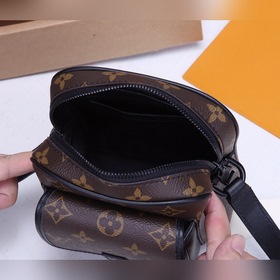 LV Мини-сумка Christopher из цельнометаллической фурнитуры Модель