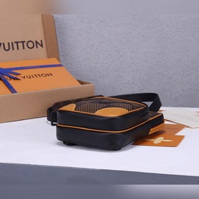 LV Amazone сумка через плечо, модель с одной ручкой, полностью из