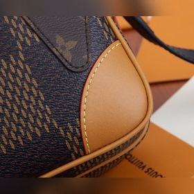 LV Сумка через плечо Nil из цельностального металла Модель： N4035