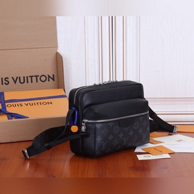 LV Outdoor Почтовая сумка Модель： M30233 Louis Vuitton встречает
