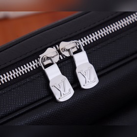 LV Outdoor Почтовая сумка Модель： M30233 Louis Vuitton встречает