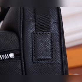 LV Outdoor Почтовая сумка Модель： M30233 Louis Vuitton встречает 