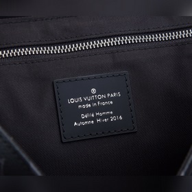 LV Messenger PM Voyager Маленькая сумка-почтальон Модель： M40511 