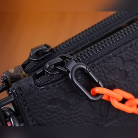 Сумка LV In The Loop, модель： M59681 Сумка In The Loop воплощает