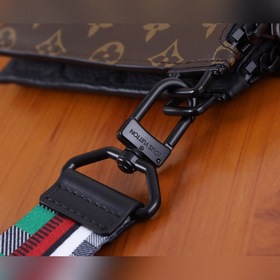 Сумка LV In The Loop, модель： M59681 Сумка In The Loop воплощает 