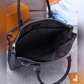 LV модель M30811 Вертикальная сумка Креативная интерпретация диза