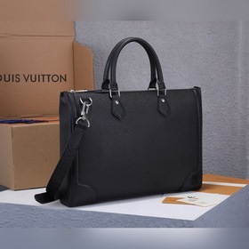 LV Slim портфель Модель： M30810 Изготовлен из кожи Taga с тонкой 