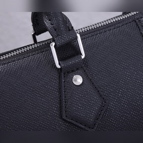 Сумка LV Vertical Tote Модель： M30811 Креативная интерпретация ди