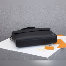 LV Alex портфель Модель： M30440 Изготовлен из тисненной кожи Taga