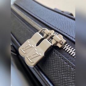 LV Alex портфель Модель： M30440 Изготовлен из тисненной кожи Taga