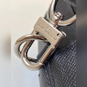 LV Alex портфель Модель： M30440 Изготовлен из тисненной кожи Taga