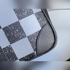 LV Модель N50072 Sirius Брифинг Продолжая традиции дизайна почтов