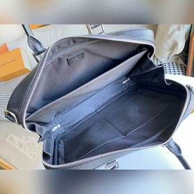 LV Модель N50072 Sirius Брифинг Продолжая традиции дизайна почтов