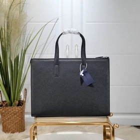 LV портфель, модель 2VG039 Эта лаконичная сумка-тоут сочетает в с