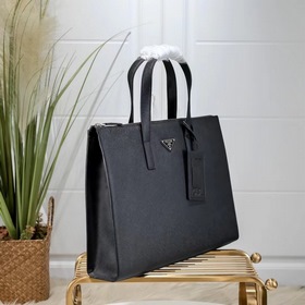 LV портфель, модель 2VG039 Эта лаконичная сумка-тоут сочетает в с