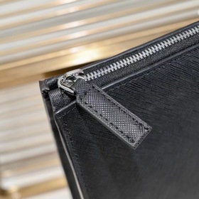 LV портфель, модель 2VG039 Эта лаконичная сумка-тоут сочетает в с