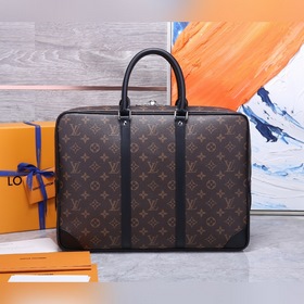 LV Модель M41125 Black Old PORTE-DOCUMENTS VOYAGE Monogram Macas