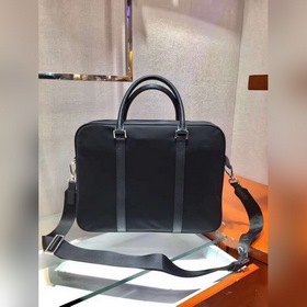 BRAND： PRADA Изготовлен из импортной кожи Saffiano с крестообраз