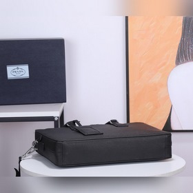 Портфель Prada с новым логотипом Итальянская кожа Saffiano с кре