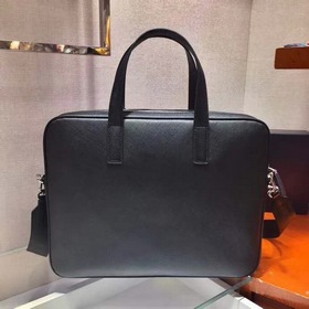 Новая сумка для документов PRADA, модель 2VE368 Изготовлена из им