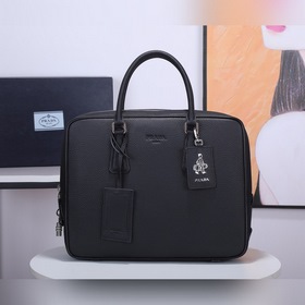 Классическая сумка PRADA, модель № 8017 Классическая модель PRADA