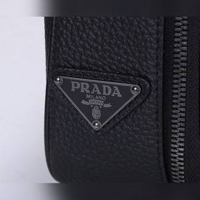 Prada Новая мужская сумка-портфель Модель： 2VE366 Изготовлена из
