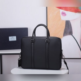 Prada Новая мужская сумка-портфель Модель： 2VE366-2 Изготовлена